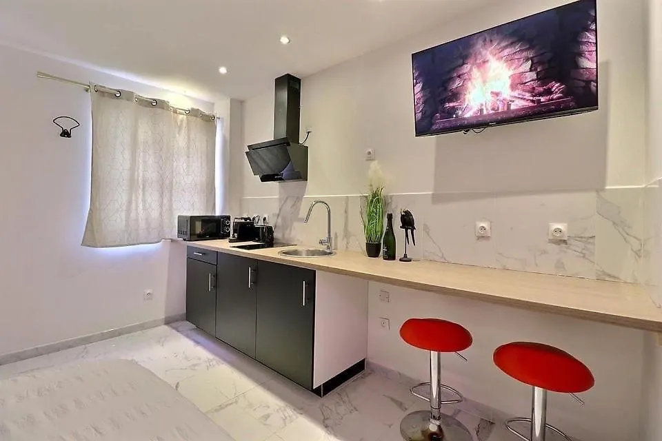 Apartment Love Room Avec Jacuzzi Privatif Evasion Romantique A Castelsarrasin France