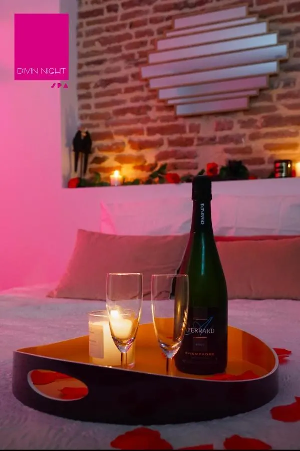 Love Room Avec Jacuzzi Privatif Evasion Romantique A Castelsarrasin Apartment