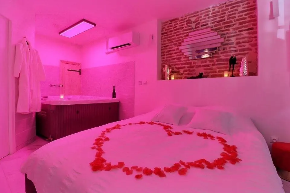 LOVE ROOM avec JACUZZI Castelsarrasin